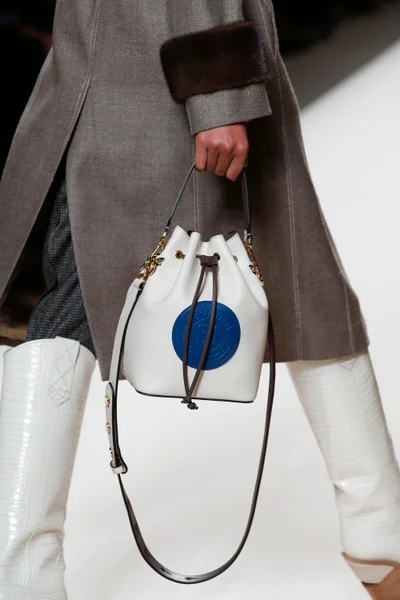 Look 25
